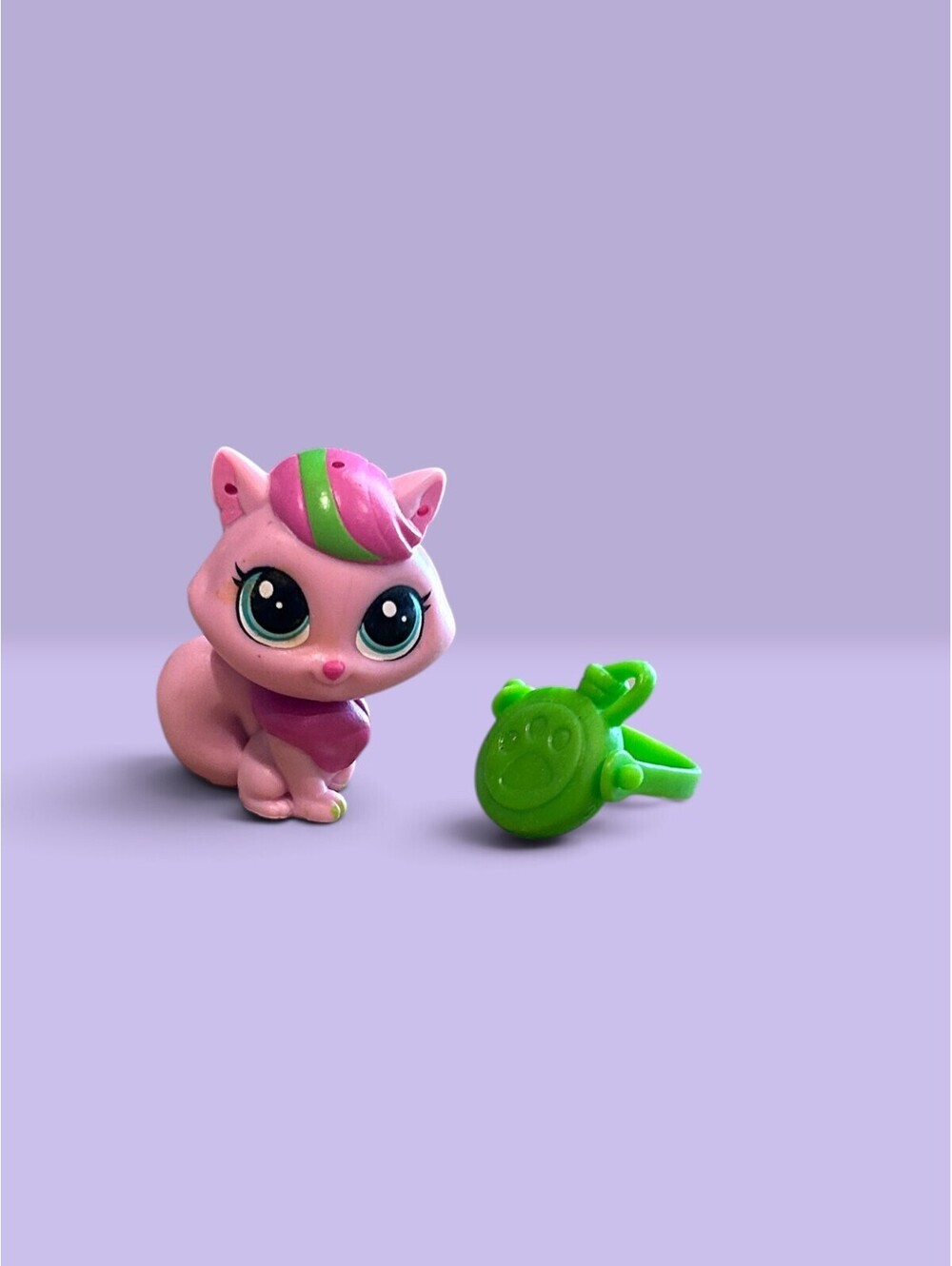 Littlest Pet Shop LPS #311 Satina Lovelash Pomeranian Dog with Canteen Accessory
